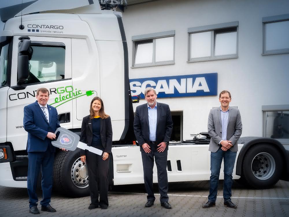 Contargo nimmt Oberleitungs-Hybrid-Lkw für Teststrecke entgegen Contargo nimmt Oberleitungs-Hybrid-Lkw für Teststrecke entgegen