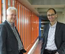 Physiker Prof. Dr. Hans Briegel und Philosoph Prof. Dr. Thomas Müller (rechts) werden für ihre Untersuchung der Rolle Künstlicher Intelligenz (KI) in der Grundlagenforschung von der Volkswagenstiftung gefördert. Prof. Dr. Hans Briegel und Prof. Dr. Thomas Müller