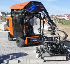 Neue Pflasterverlegemaschine S19 von Optimas im Einsatz