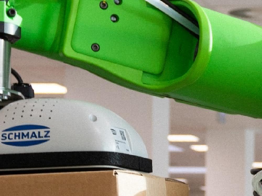 Vier Lagen pro Palette stapelt der Cobot