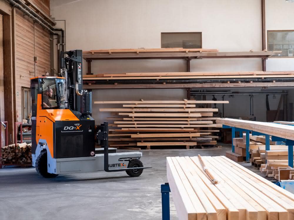 Hubtex optimizes four-way forklift series