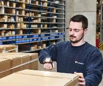 Contract logistics: DB Schenker tests smart picking glasses and wearable