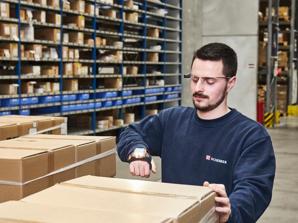 Contract logistics: DB Schenker tests smart picking glasses and wearable
