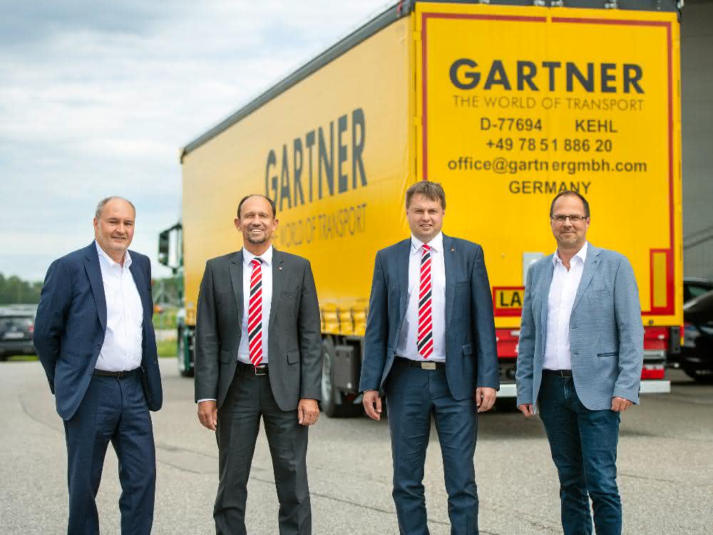 Großauftrag über 120 Lang-Sattelanhänger Großauftrag über 120 Lang-Sattelanhänger