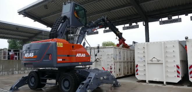 Erster akkubetriebener Umschlagbagger von Atlas