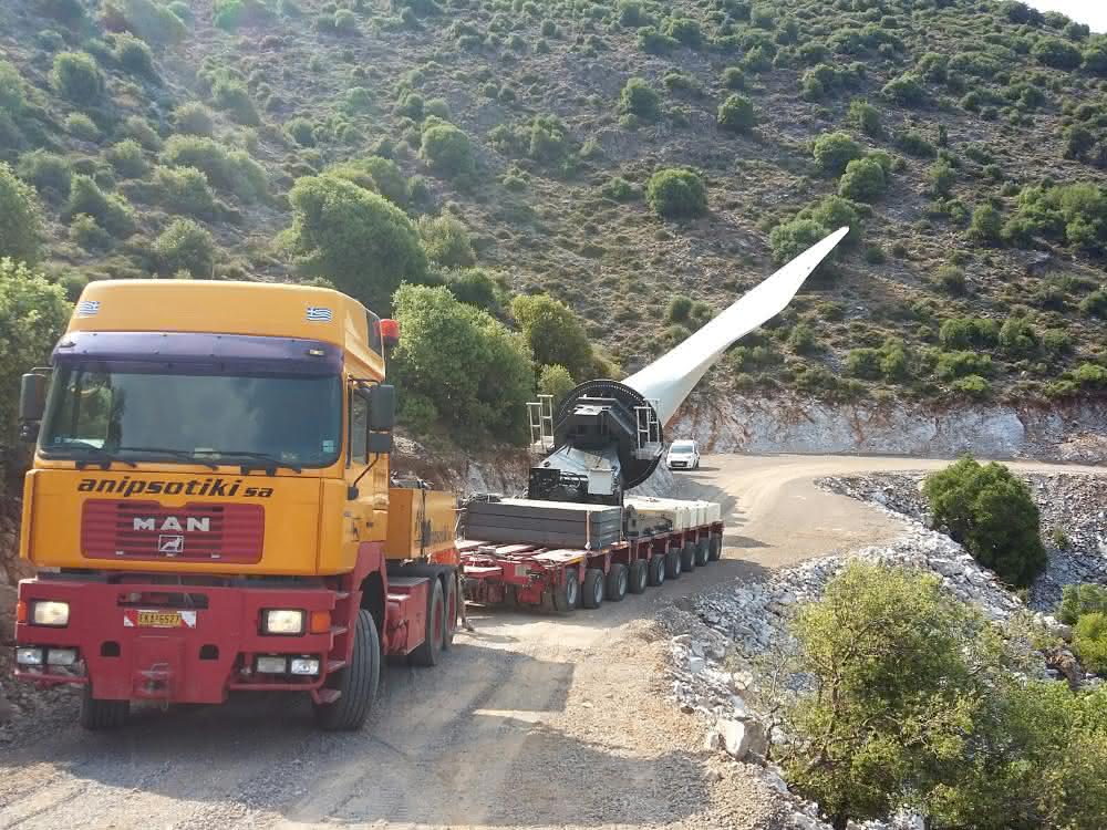 Windkraftrotoren mit Goldhofer transportiert