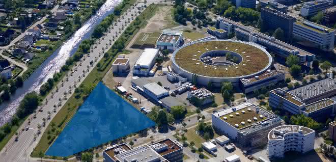 Das neue CatLab (blaue Fläche) soll in unmittelbarer Nähe zu BESSY II und weiteren Laboren gebaut werden. Luftbild