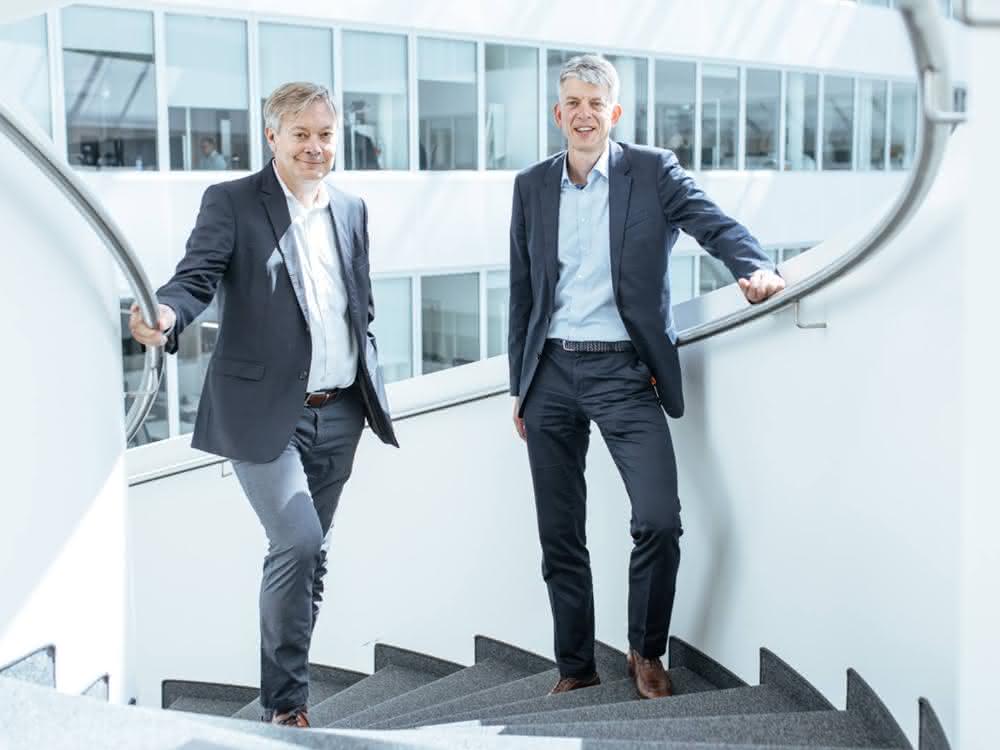 Frank Strecker (T-Systems) and Michael Otto (Kuka Robotics)