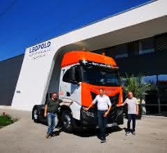 First CNG truck for Universal Transport in operation