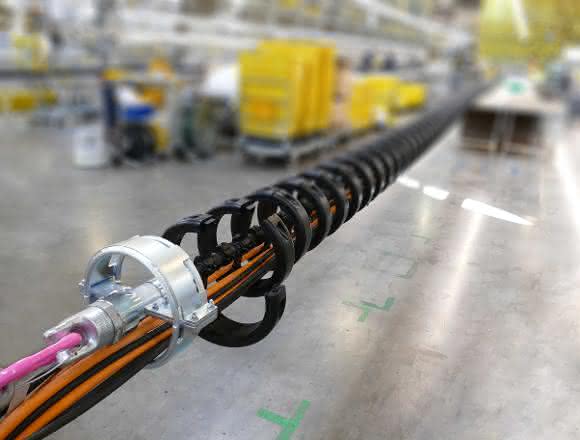 Guide cables weighing tons with igus energy chain