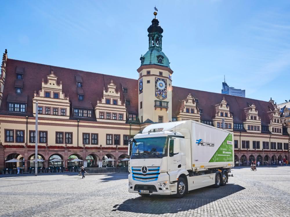 DB Schenker counts on Mercedes-Benz eActros