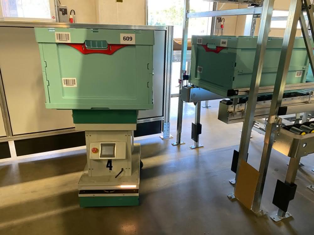 Highly efficient returns system with AGV technology