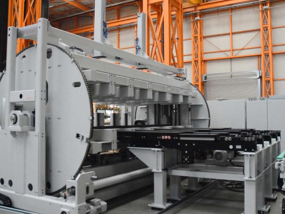 Safe and ergonomic unpacking of sheet metal packages