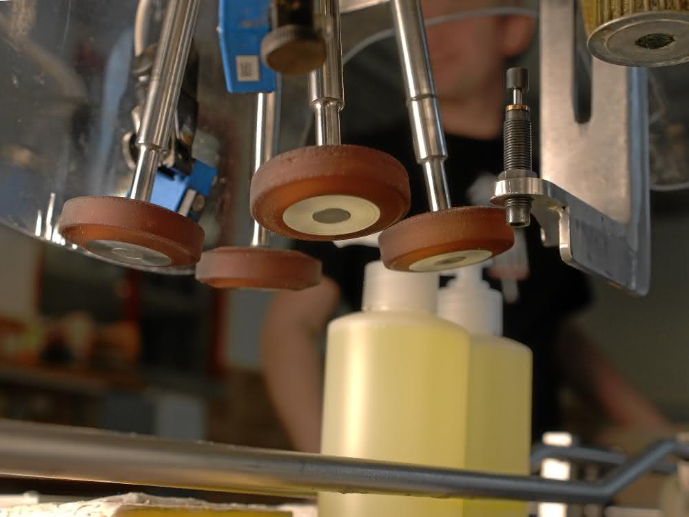 Small shock absorbers in use: Tuning in automation