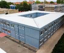 Mobile Container-Raumlösungen: Zwei Schulen in Modulbauweise Mobile Container-Raumlösungen: Zwei Schulen in Modulbauweise