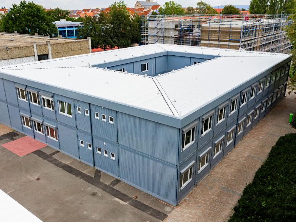 Mobile Container-Raumlösungen: Zwei Schulen in Modulbauweise