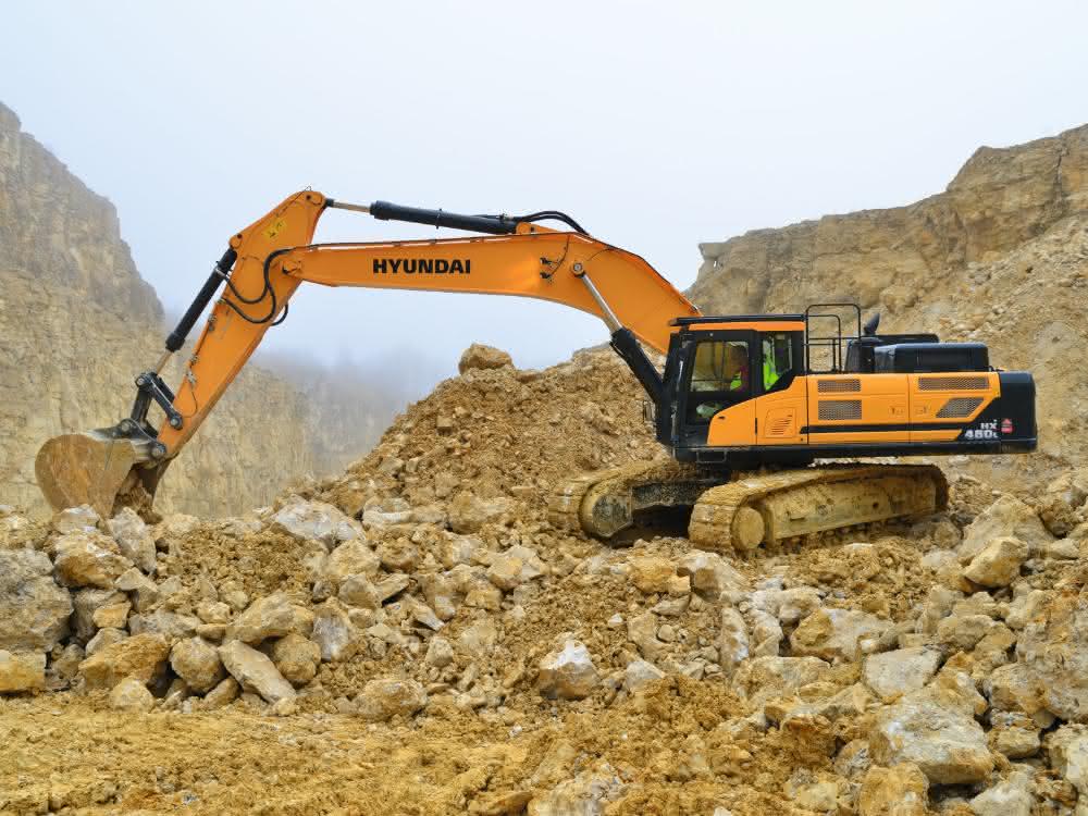 Aus Baugewerbe Unternehmermagazin 9\2020: Schwerer Bagger für die Kalk-Gewinnung