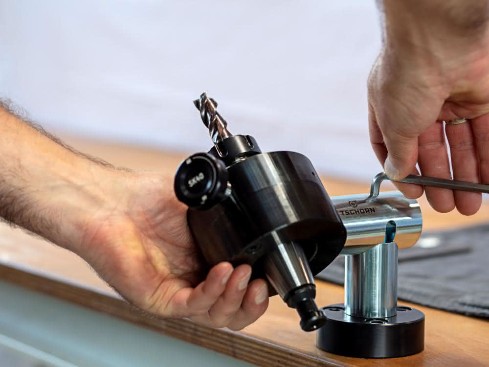Tschorn_Mounting device