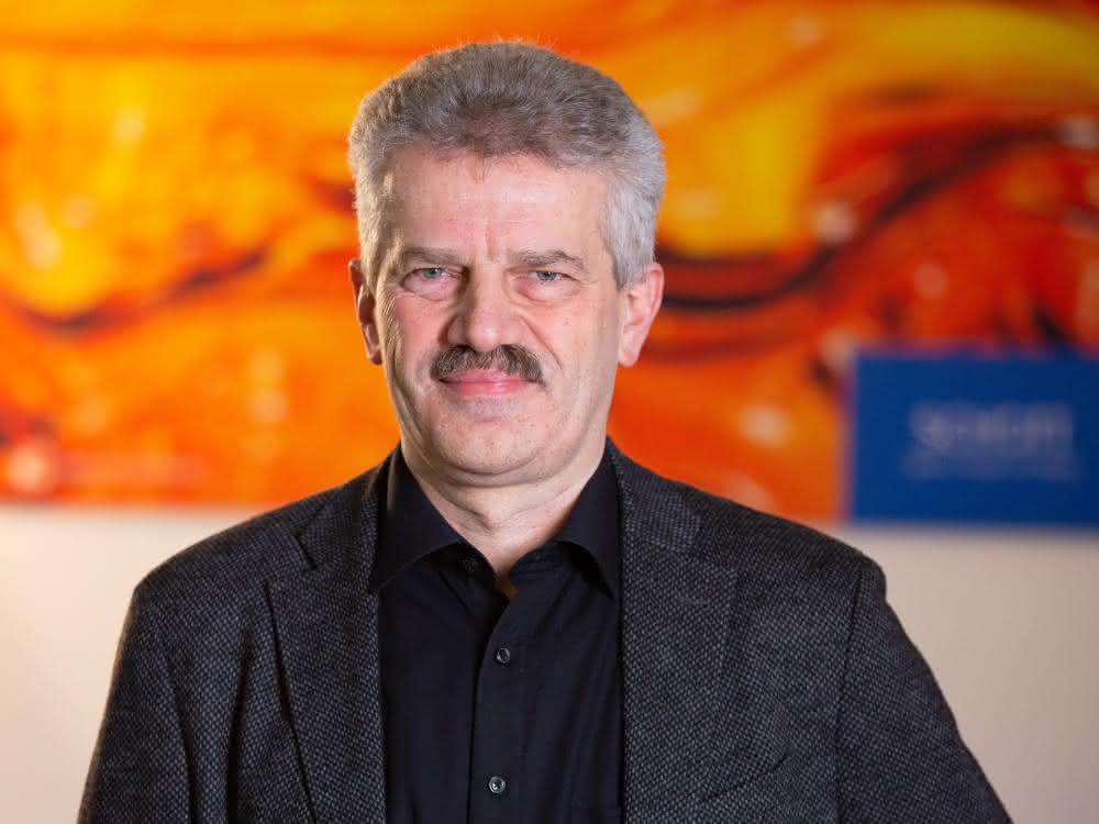 Dr. Axel Engel