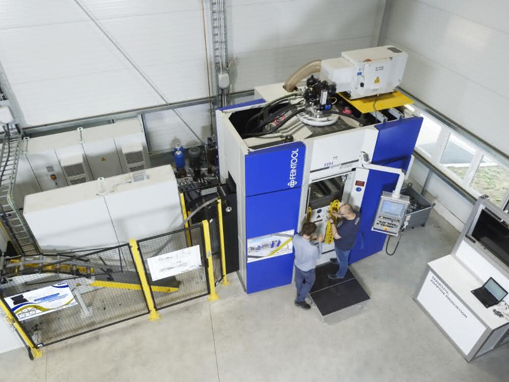 Fine blanking press