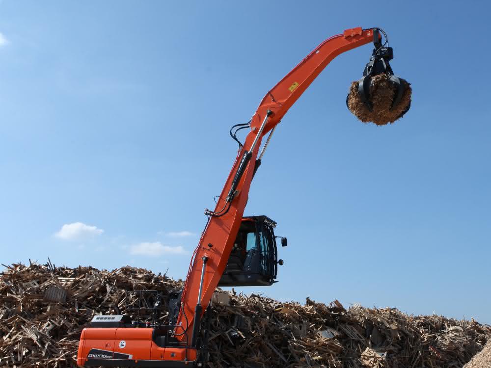 23-Tonnen-Bagger: Doosan baut Angebot an Umschlagbaggern aus
