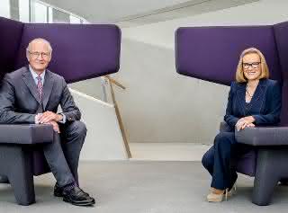 Im Jahr 2021 wird Stefan Oschmann den Vorsitz der Geschäftsleitung von Merck an Belén Garijo übergeben. Stefan Oschmann und Belén Garijo