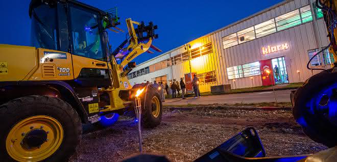 klarx eröffnet Logistikzentrum