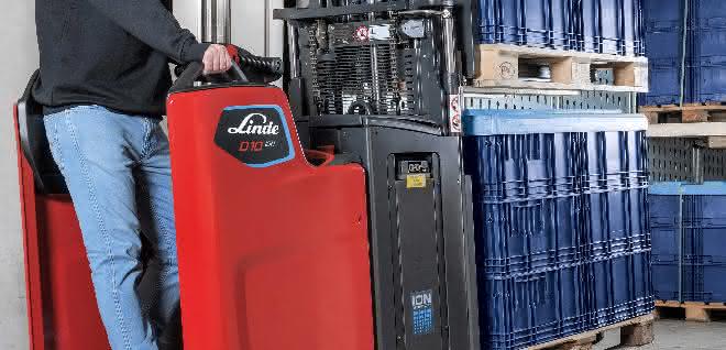 New extra-slim pedestrian pallet trucks from Linde Material Handling