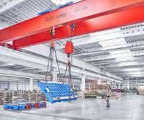 Universal crane with turning function