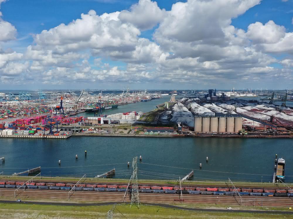 Neue Verbindungen zu den Häfen Rotterdam und Antwerpen
