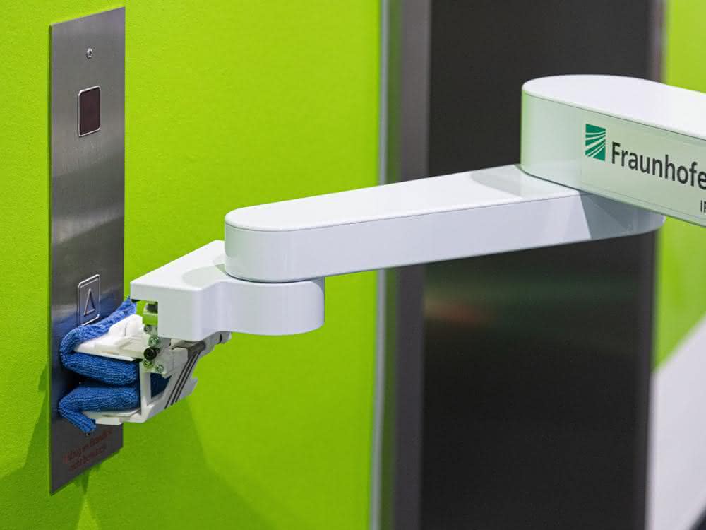 „DeKonBot“ bei Wischdesinfektion DeKonBot