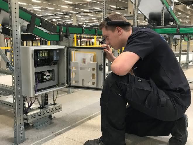 Beumer Group bietet Smart Glasses für besseren Kundenservice
