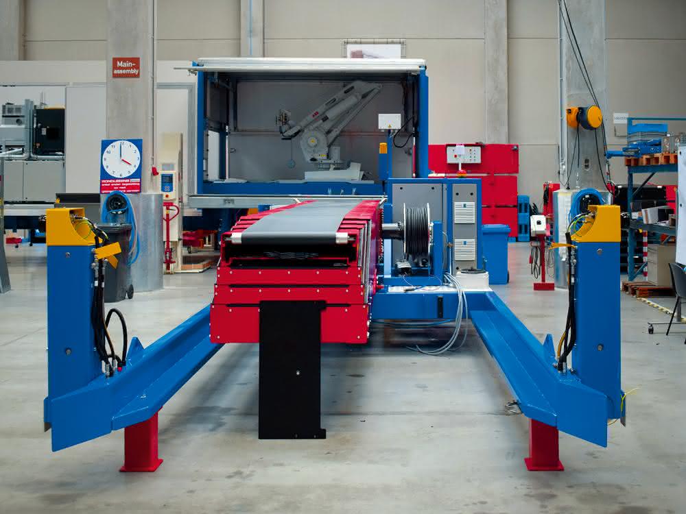 Robots support logistics processes: Container unloading needs to be regulated