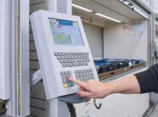 Warehouse management: Four lifts over three floors