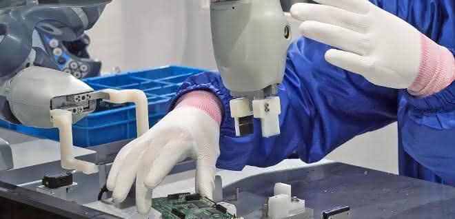 Safe human-robot collaboration: Cobots safely in a team