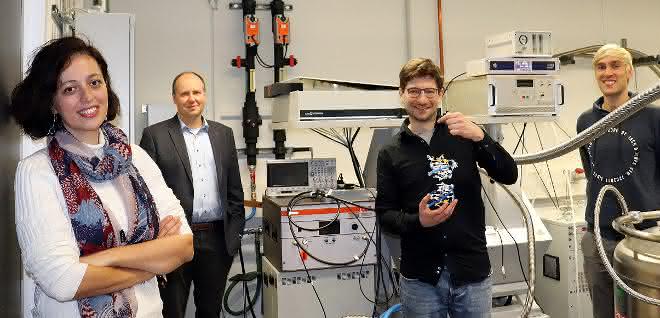 JProf. Müge Kasanmascheff, Prof. Guido Clever, Dr. Yuri Kutin und Lukas Stratmann (v.l.) konnten bei ihren Untersuchungen bemerkenswert genaue Ergebnisse erzielen. Müge Kasanmascheff, Guido Clever, Yuri Kutin und Lukas Stratmann