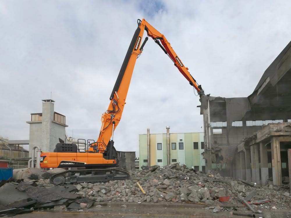 Doosan erweitert seine Abbruchbaggerpalette