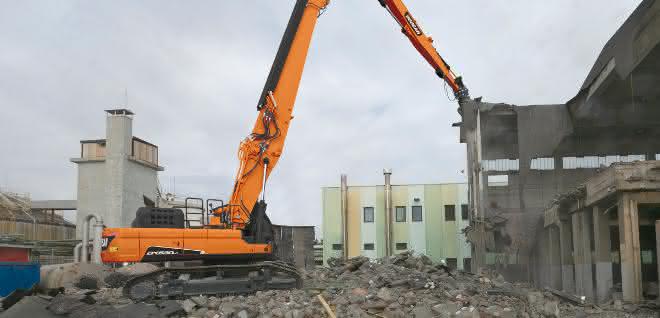 Doosan erweitert seine Abbruchbaggerpalette