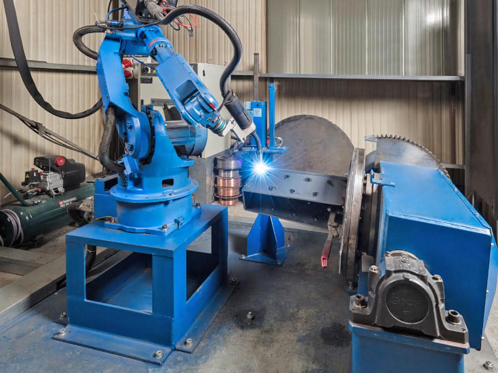 Special machine construction: Welding robots in continuous use