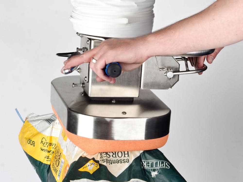 Vacuum lifter