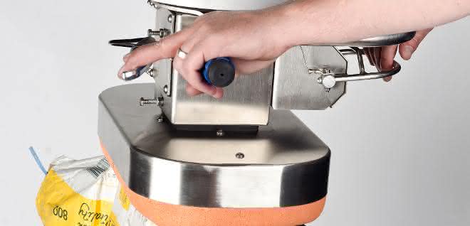 Vacuum lifter