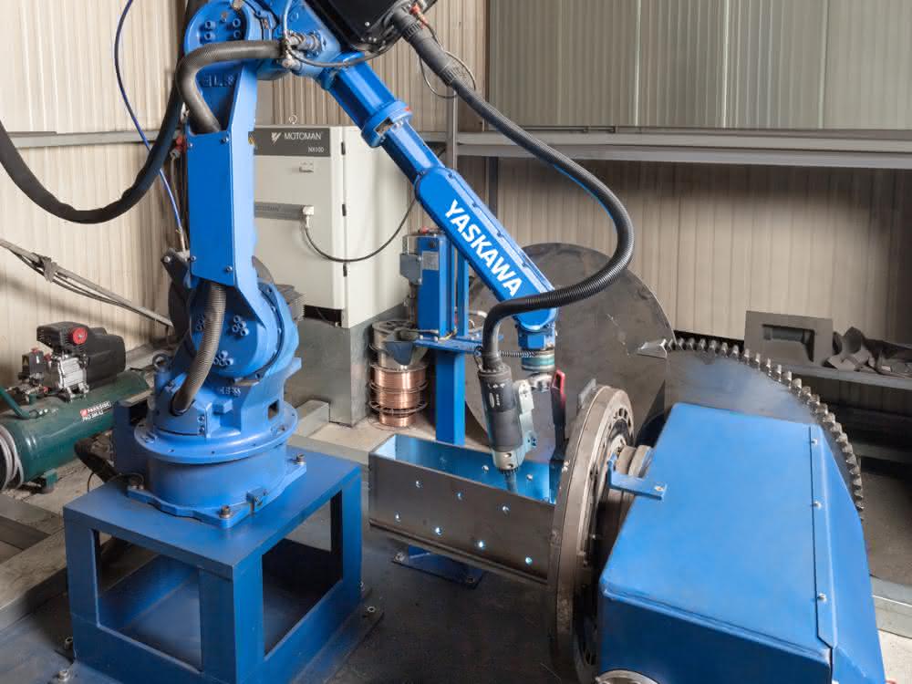 Special machine construction: Welding robots in continuous use