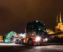 MAN Schwerlast-TGX liefert Weihnachtsbaum für Erfurter Domplatz