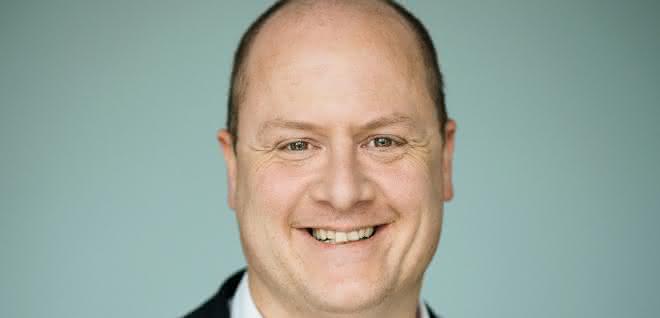 Editorial: In beiden Welten Editorial: In beiden Welten
