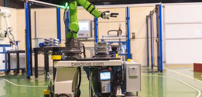 Demonstrator „fahrbarer MRK-Roboter“