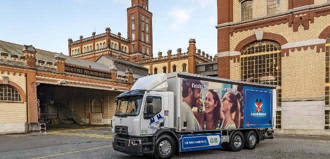 Renault Trucks hands over first e-truck to Carlsberg Renault Trucks hands over first e-truck to Carlsberg