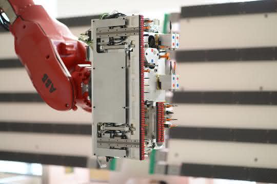 High-precision robot: Robotics in woodworking