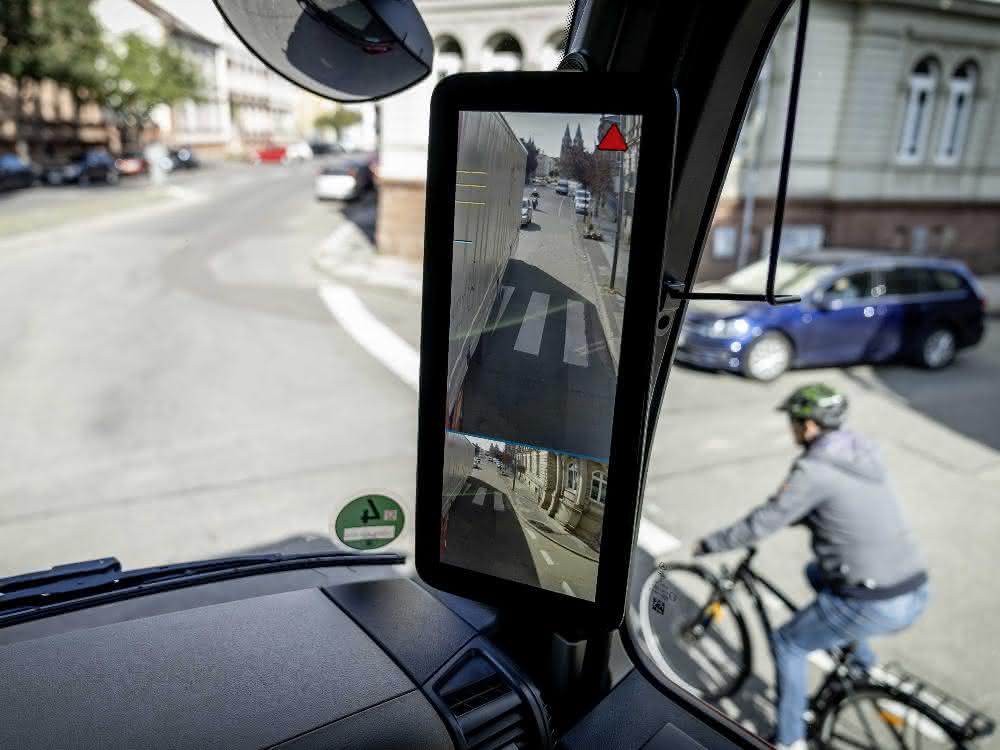 Rekordnachfrage nach Abbiege-Assistent von Mercedes-Benz Lkw Rekordnachfrage nach Abbiege-Assistent von Mercedes-Benz Lkw