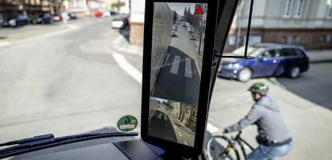 Record demand for Mercedes-Benz Trucks turning assistant