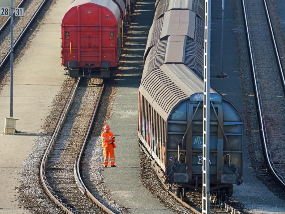 Automatisch und digital: Der Rangierbahnhof der Zukunft Automatisch und digital: Der Rangierbahnhof der Zukunft